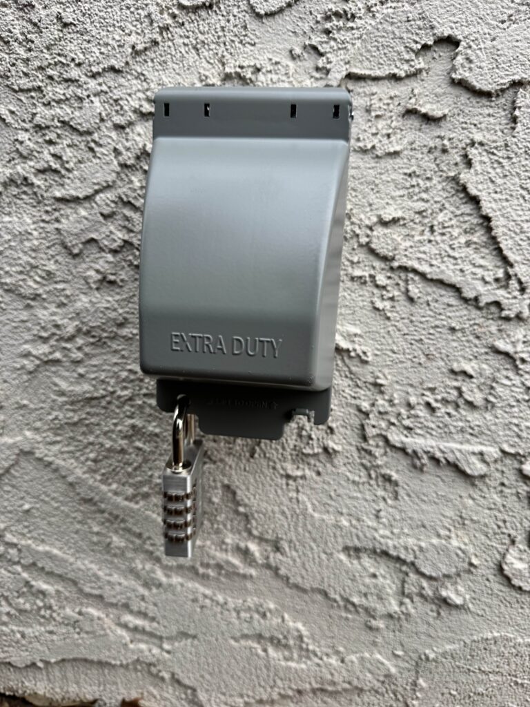 Weatherproof outdoor receptacle cover