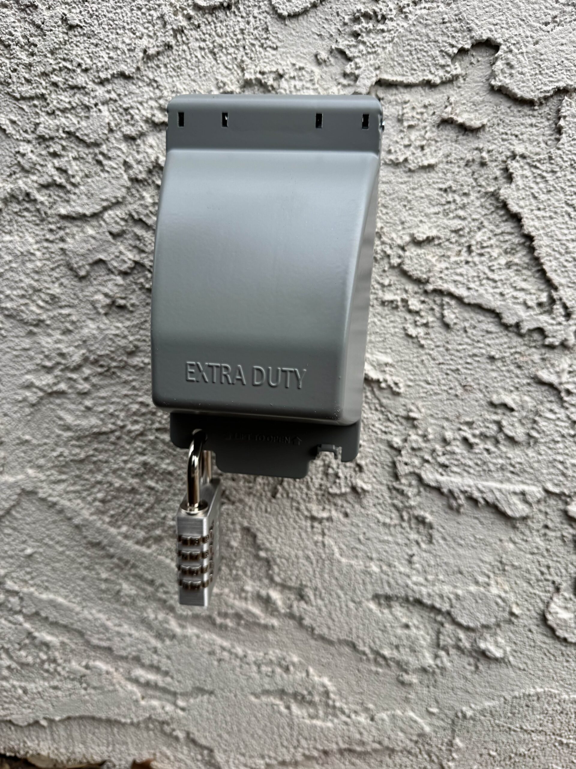 Weatherproof outdoor receptacle cover